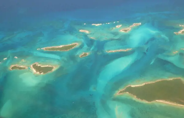 Die Inselwelt der Bahamas aus der Vogelperspektive